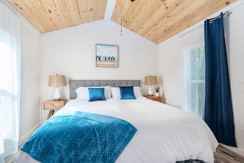 Villa D'Azur Tiny House Near Lake Guntersville