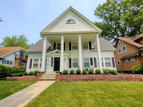 Family Fun Oasis! 5BR w/ Epic Game Room | Sleeps 1