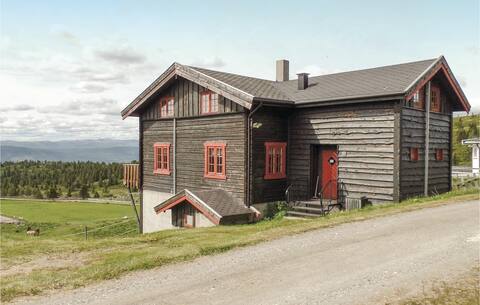 9 bedroom awesome home in Vinstra