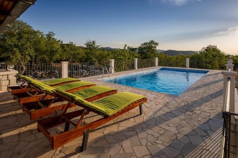 Top Airbnb: Villa Menalo - Villa with Swimming Pool in Općina Zažablje