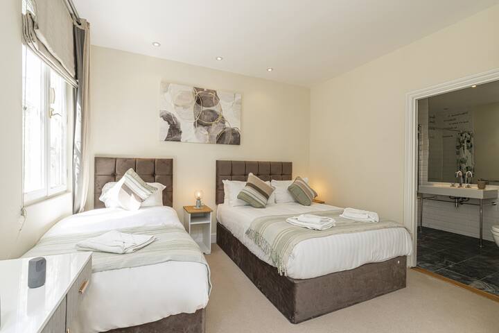 Fabulous House near Harrods and the Science Museum gallery image 5