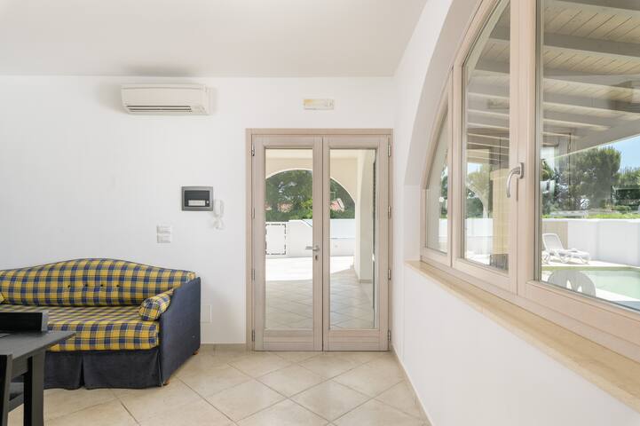 Wonderful Italy | White House with pool gallery image 5