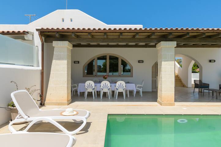 Wonderful Italy | White House with pool gallery image 2