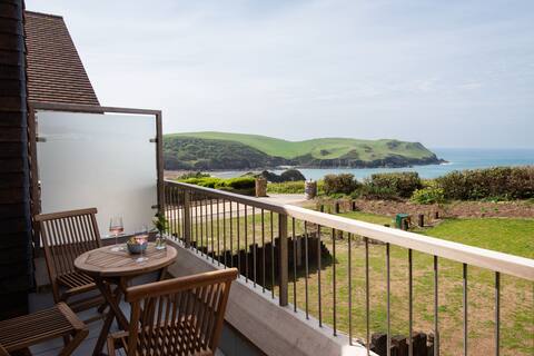Top Airbnb: Sea Cove in South Huish