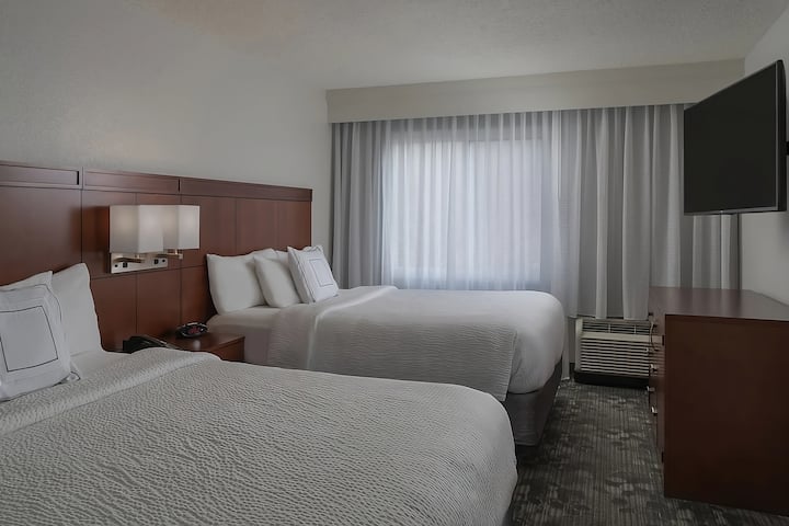 Unit with 2 Queen size beds