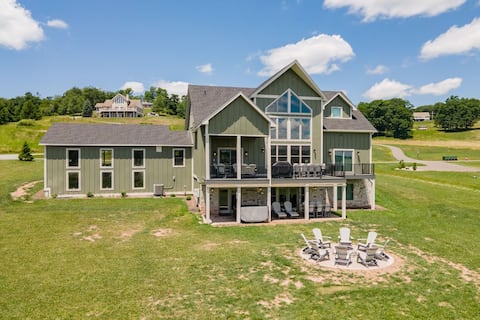 The Tippy Canoe - Luxurious 8BR - Indoor Pool & Ho
