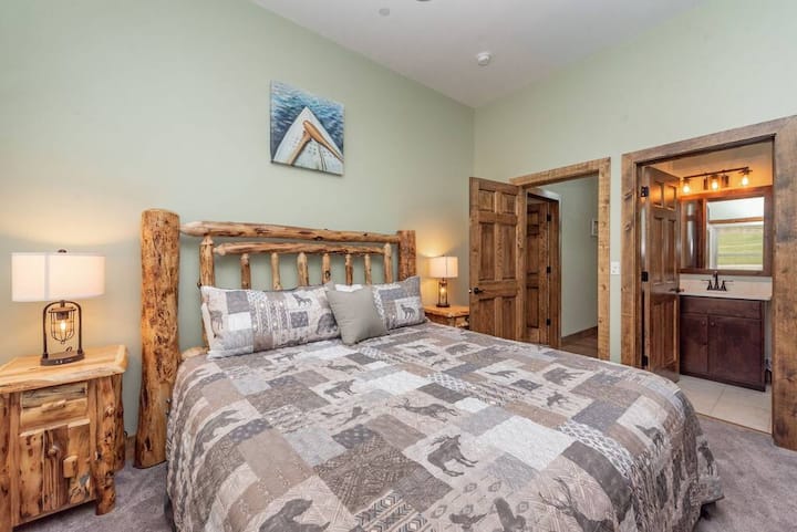 Slaapkamer met badkamer