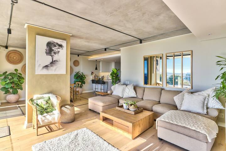 Stylish Penthouse, Views & Pool gallery image 4