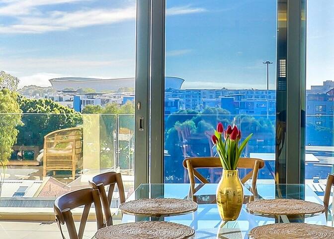 Stylish Penthouse, Views & Pool gallery image 5