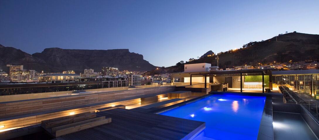 Stylish Penthouse, Views & Pool gallery image 2
