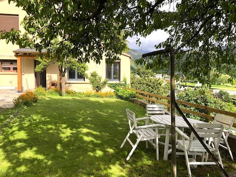 Semi-detached house with large garden in Osséja