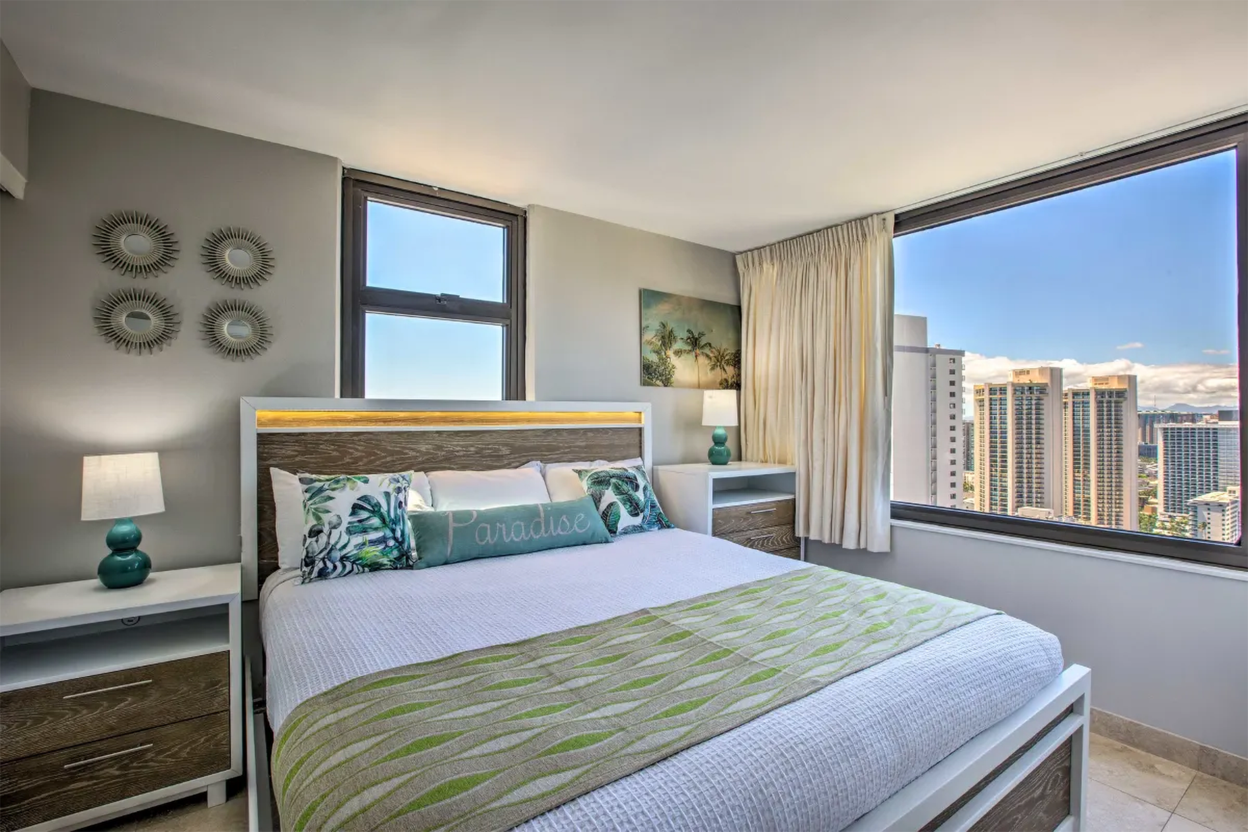 Condo in Honolulu · ★4.38 · 1 bedroom · 2 beds · 1 private bath - Image 3