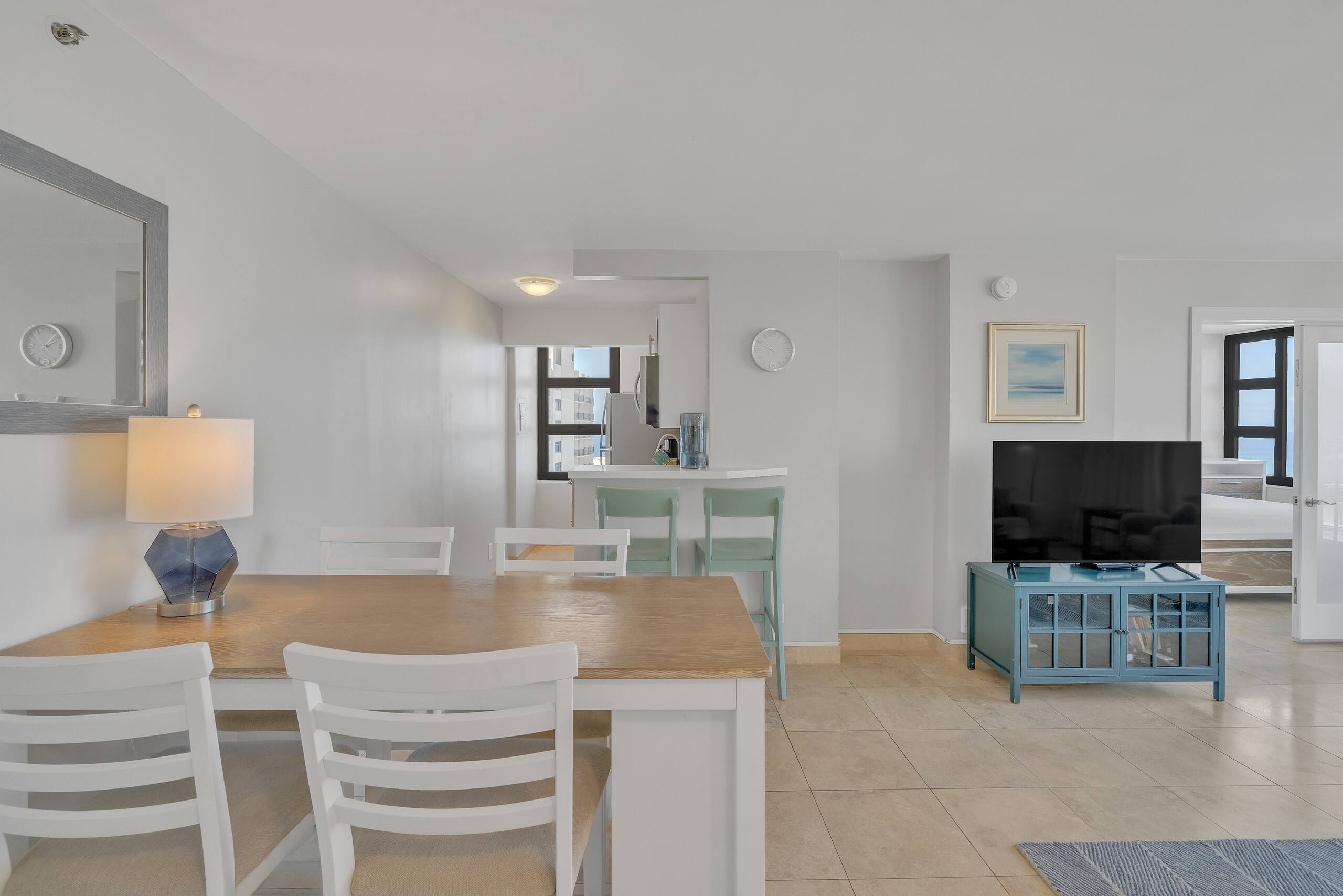 Condo in Honolulu · ★4.38 · 1 bedroom · 2 beds · 1 private bath - Image 16