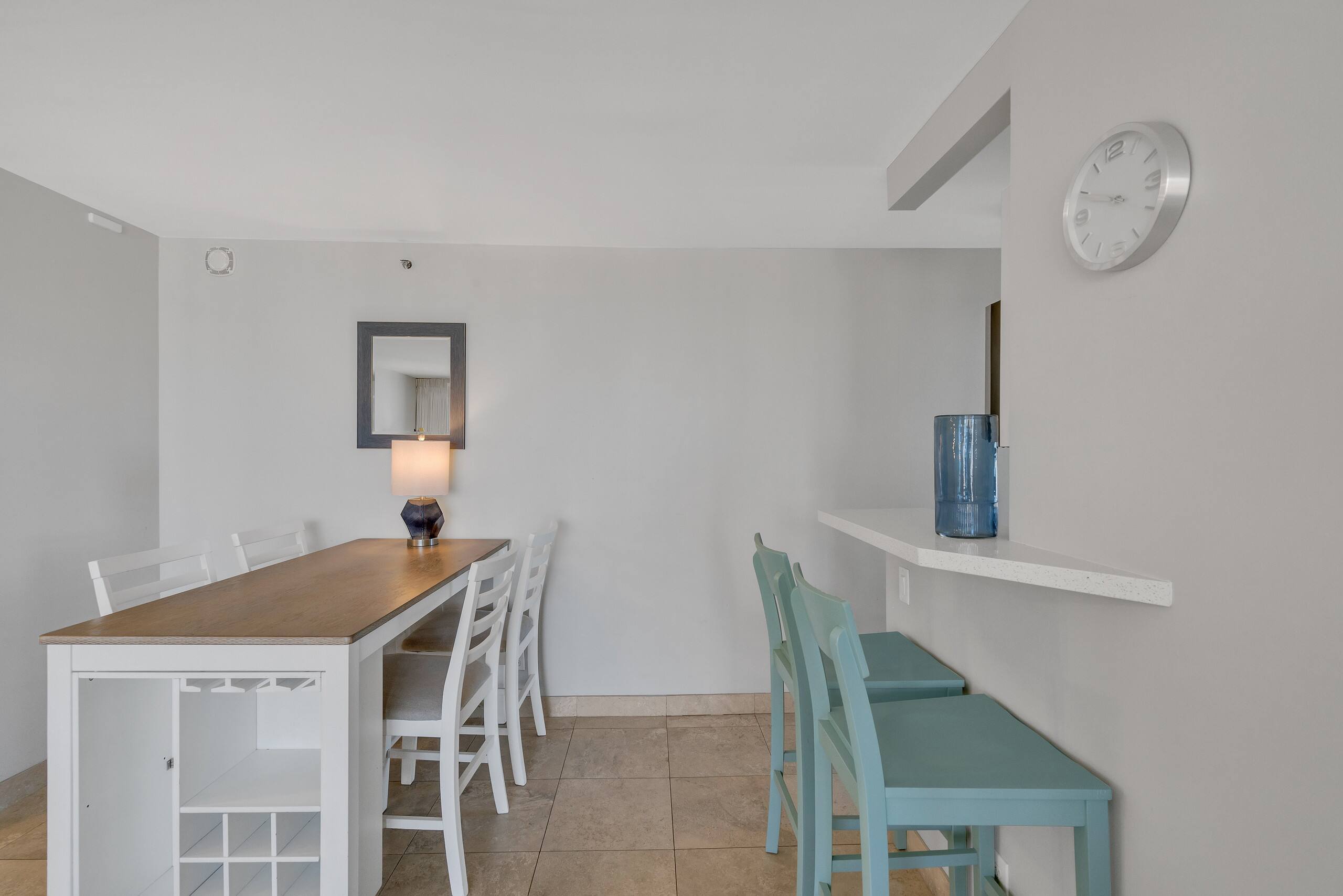 Condo in Honolulu · ★4.38 · 1 bedroom · 2 beds · 1 private bath - Image 17