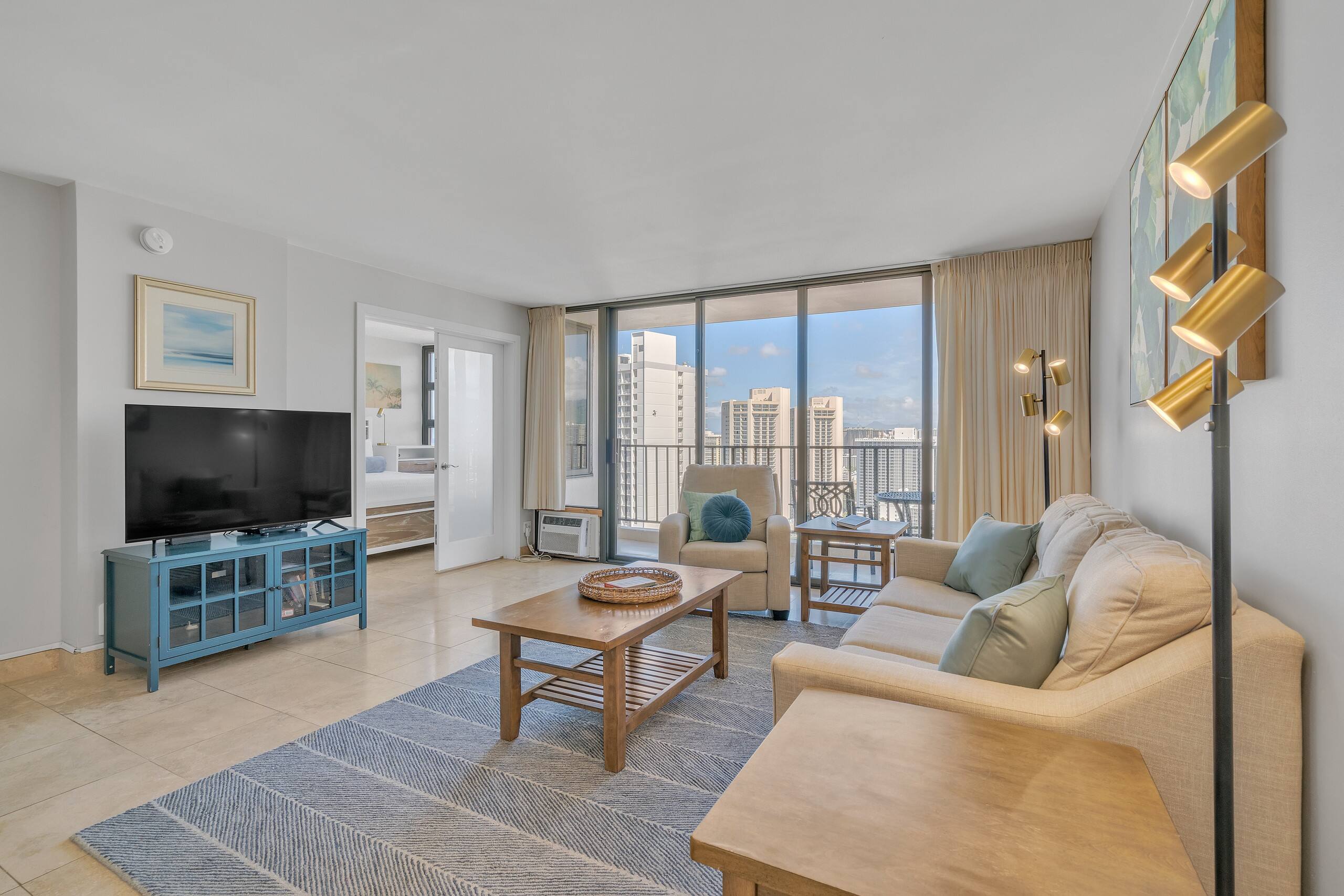 Condo in Honolulu · ★4.38 · 1 bedroom · 2 beds · 1 private bath - Image 5