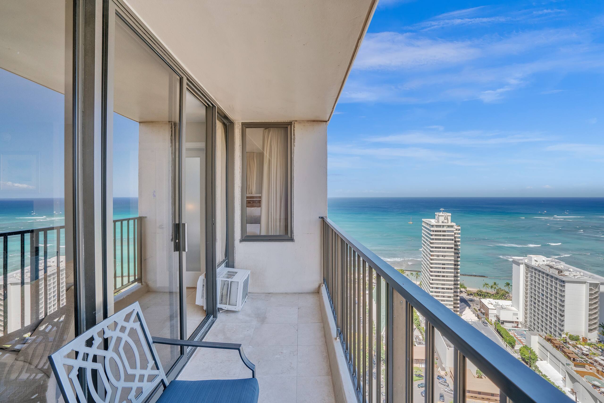 Condo in Honolulu · ★4.38 · 1 bedroom · 2 beds · 1 private bath - Image 2
