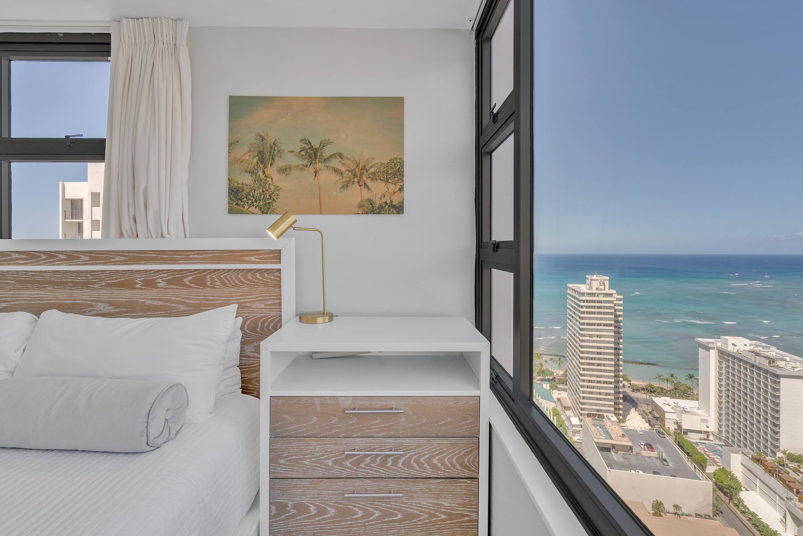 Condo in Honolulu · ★4.38 · 1 bedroom · 2 beds · 1 private bath - Image 10