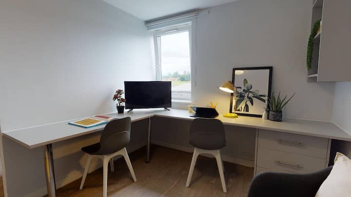 Chic Studio At Iq Leeds Near City Centre - Colton - Leeds