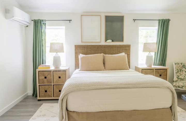 חדר שינה רביעי בקומה השנייה עם מזרן קווין סייז