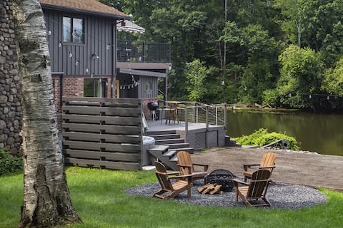 Chic Waterfront w/ Hot Tub, Sauna and Sky Deck!