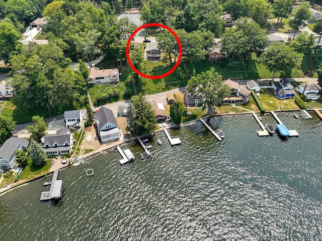 Deluxe Vacay Home on Bluff Overlooking Paw Paw