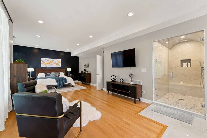 7 Bed Oasis with 5 Baths, Hot Tub, Sauna, Game Rm gallery image 4