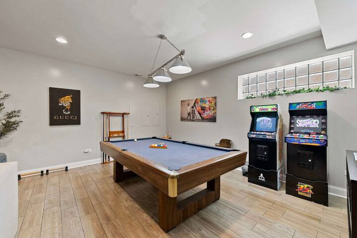 7 Bed Oasis with 5 Baths, Hot Tub, Sauna, Game Rm gallery image 5