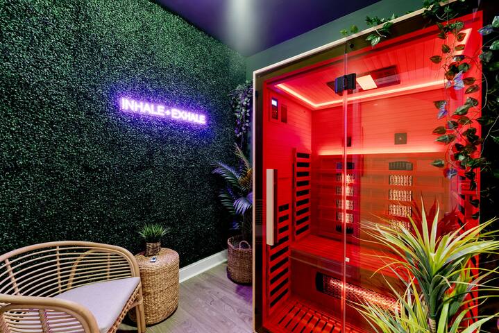 7 Bed Oasis with 5 Baths, Hot Tub, Sauna, Game Rm gallery image 2