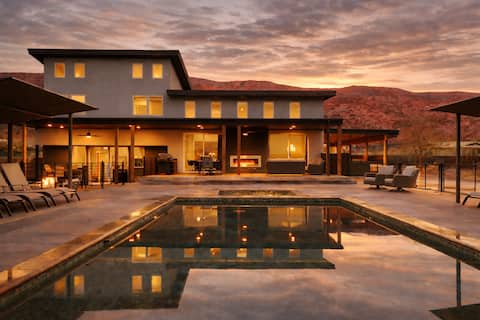 5 Bedroom All Suites-Private Pool & Desert Views