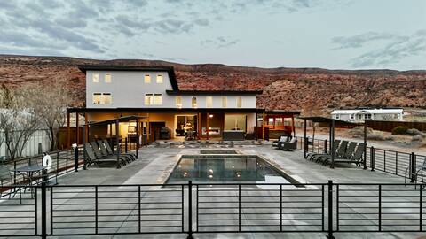 Brand New 5 Bedroom all Suites with Private Pool