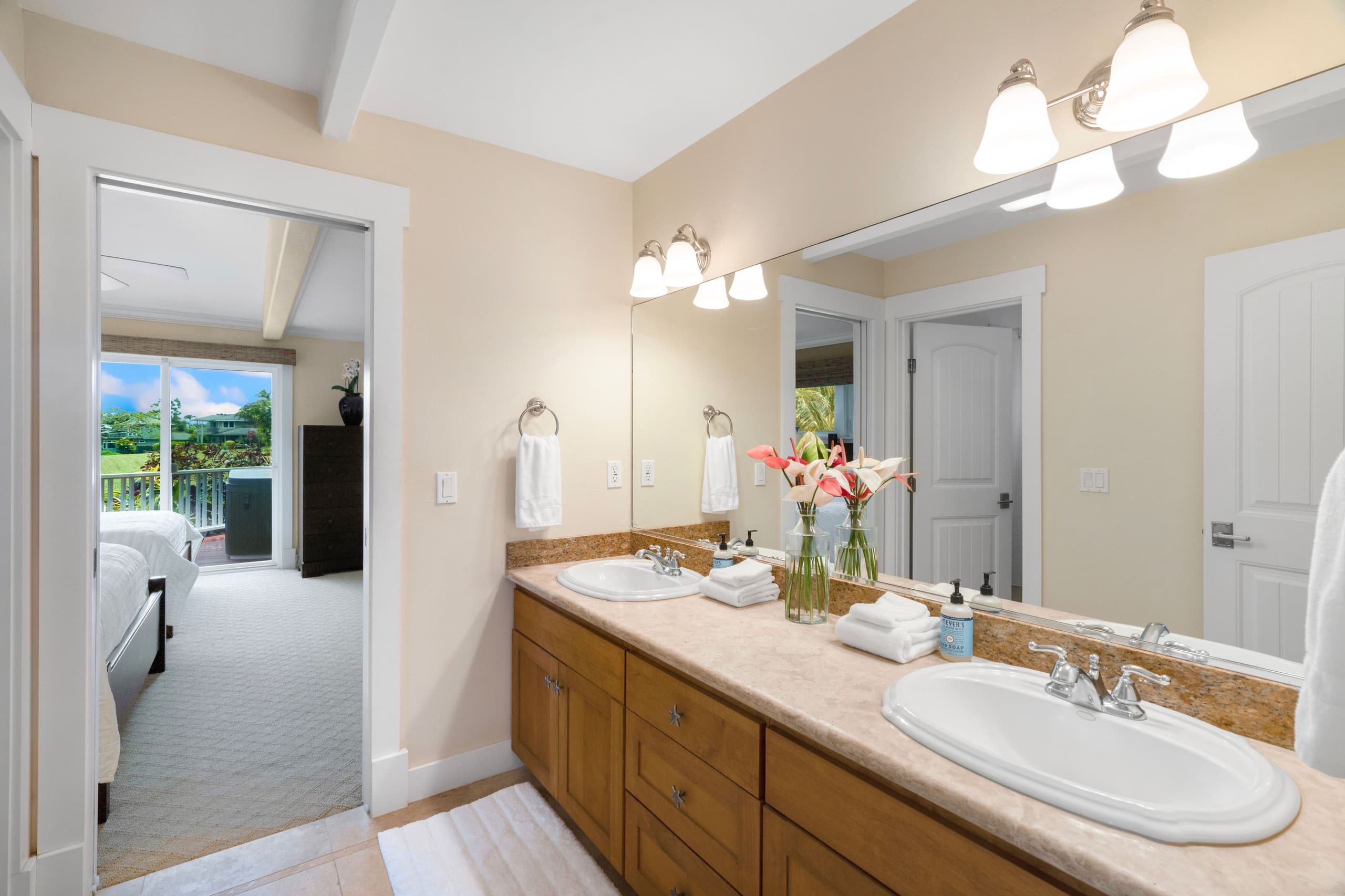 Home in Princeville · ★4.85 · 4 bedrooms · 8 beds · 2.5 private baths - Image 48