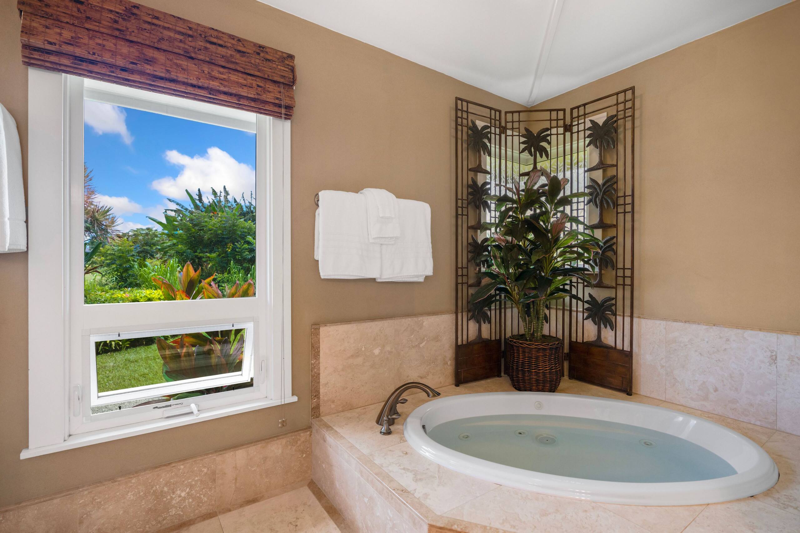 Home in Princeville · ★4.85 · 4 bedrooms · 8 beds · 2.5 private baths - Image 41