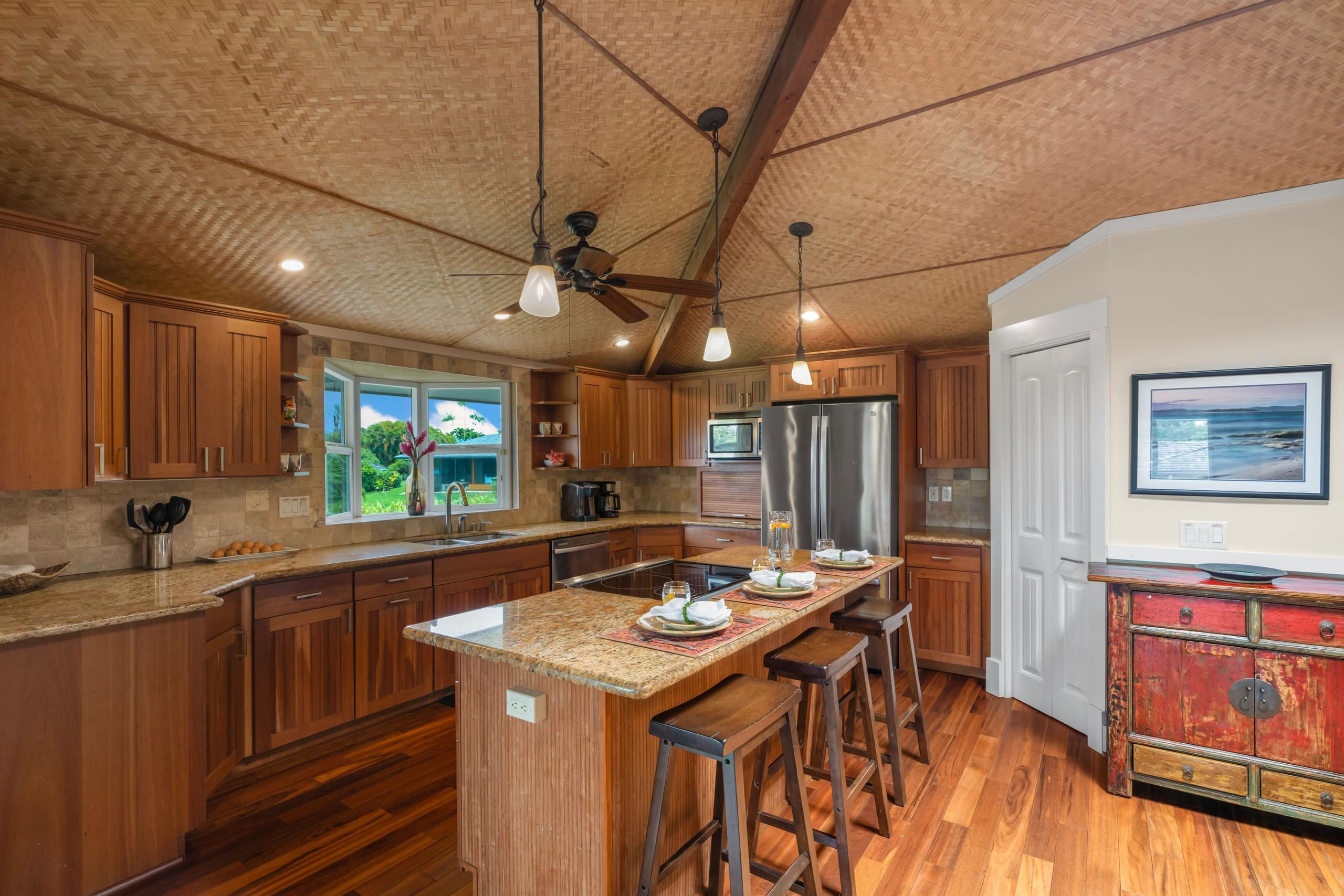 Home in Princeville · ★4.85 · 4 bedrooms · 8 beds · 2.5 private baths - Image 19