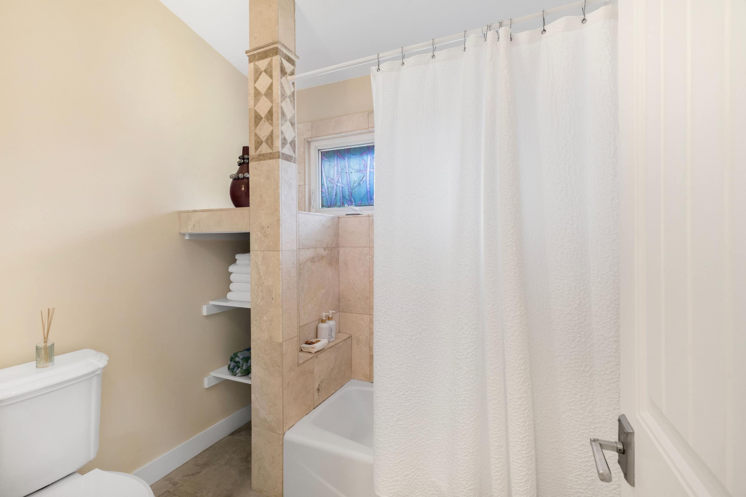 Home in Princeville · ★4.85 · 4 bedrooms · 8 beds · 2.5 private baths - Image 49