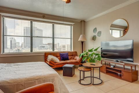 Popular Airbnb listing: Downtown Jacksonville Studio w/ City Views! in Downtown Jacksonville