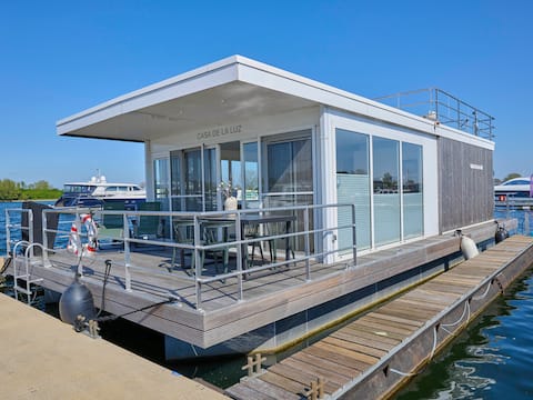 Beautiful houseboat in harbour of Kerkdriel