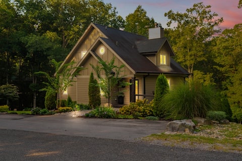 Luxe Mountain Retreat- near Nashville - Sleeps 10