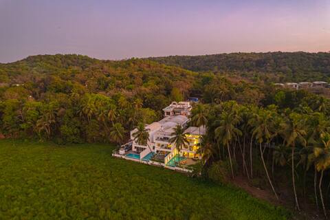 Legacy by Hireavilla -5BR w Private pool in Siolim