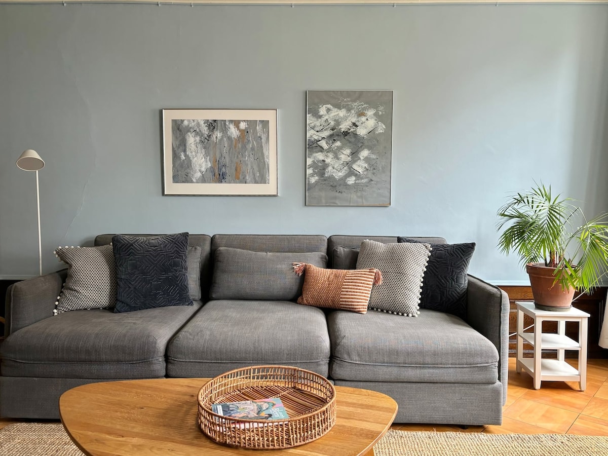 Successful Airbnb property: Bright & Stylish | Heart of Old City | Superhosts in Bern