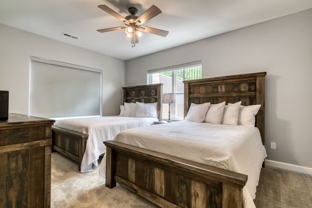 საძინებელში 2 არის ორი საწოლი 152×203 სმ!