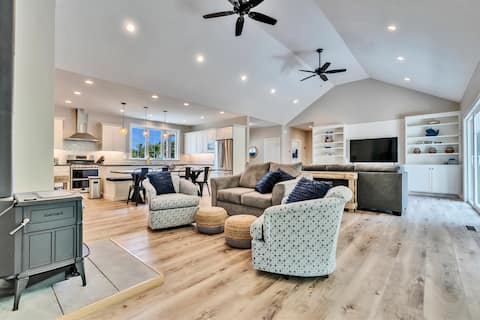 New Build, Vaulted Ceilings, & Wildlife Activity!