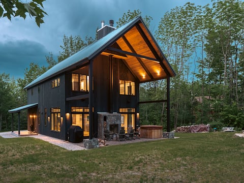 Exquisite Rustic Modern Ski Haus| Bike Park Access