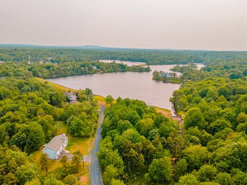 Secluded Hot Tub, Game Room x2, Lake Access, SUP