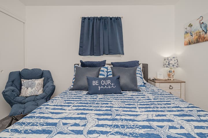 Queen bedroom "The Blue Room"
