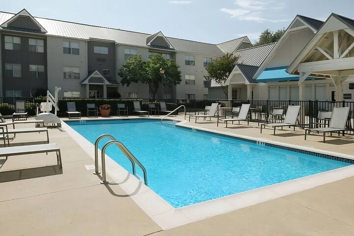 TWO Pet-friendly 2BR Suites, Pool, Free Breakfast gallery image 4