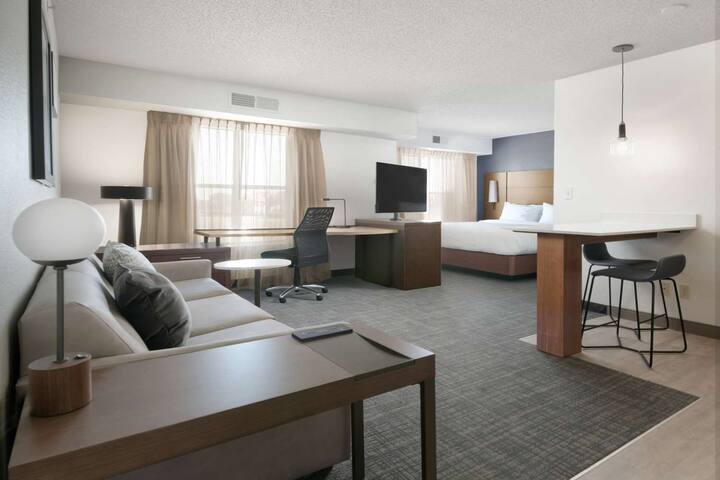 TWO Pet-friendly 2BR Suites, Pool, Free Breakfast