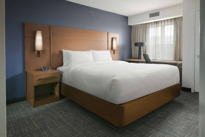 TWO Pet-friendly 2BR Suites, Pool, Free Breakfast gallery image 2