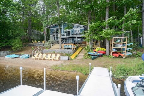 Stunning Lakefront Oasis—Hot Tub, Beach & Luxury!