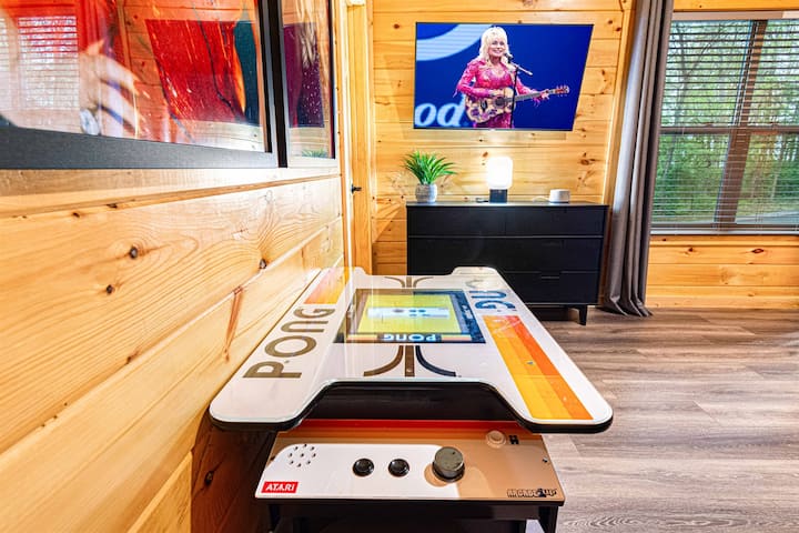 Bedroom 4 - "Bunk Room". Another classic arcade!