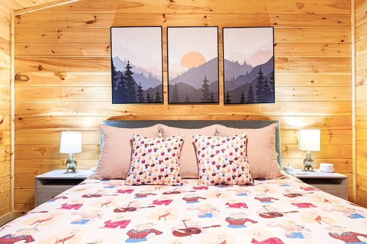 Bedroom 5 (Upstairs) – King bed, private closet, shared bathroom. 50" Smart TV.